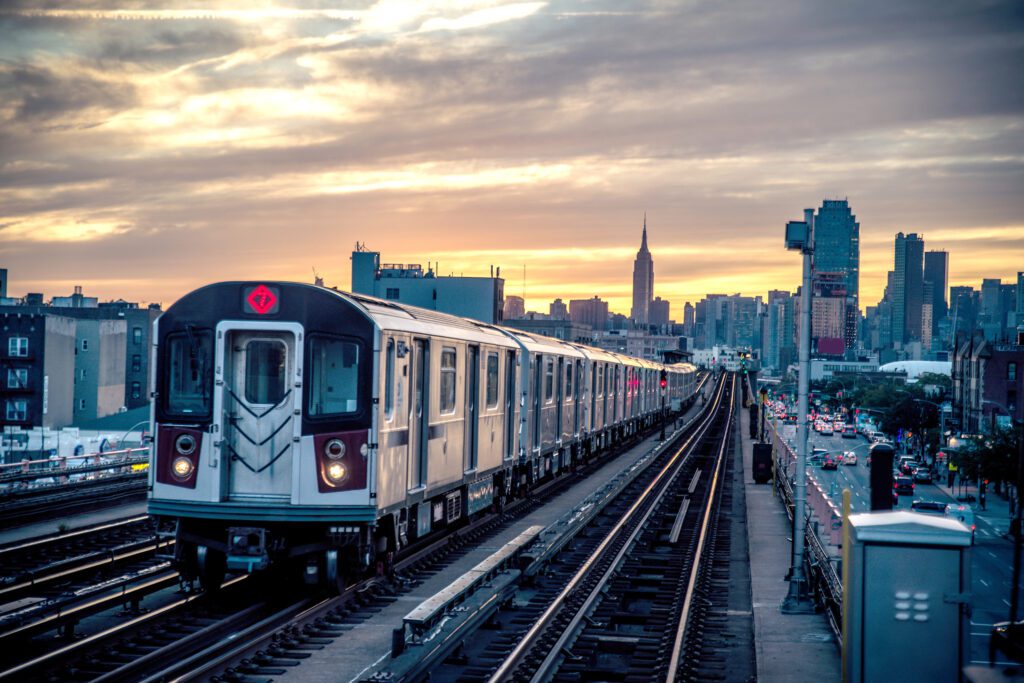 Subway,Train,In,New,York,At,Sunset,And,Manhattan,Cityscape