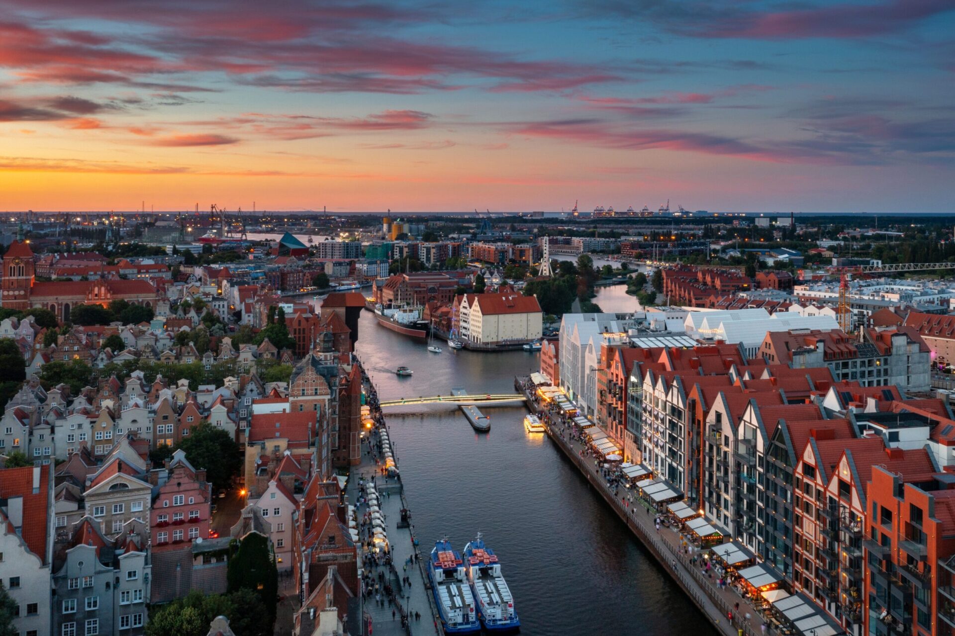 Beautiful,Gdansk,Over,The,Motlawa,River,At,Sunset.,Poland